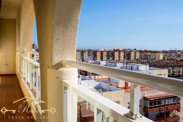 GREAT OPPORTUNITY IN FUENGIROLA !!! 2 BEDROOM APARTMENT TO ENTER TO LIVE ONLY € 165,000